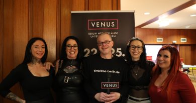 VENUS ÖFFNET STAMMTISCH